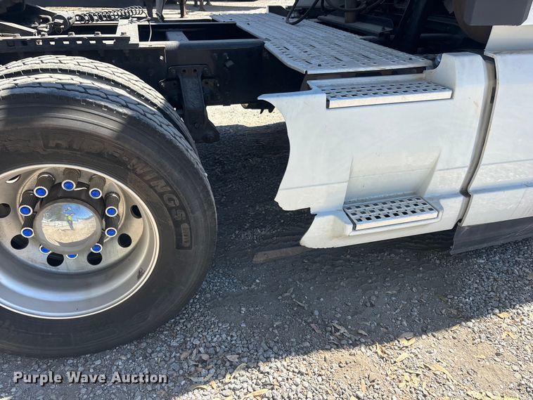 image for item YA3747 2022 Volvo  VNL semi truck