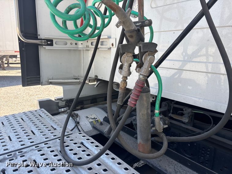 image for item YA3747 2022 Volvo  VNL semi truck