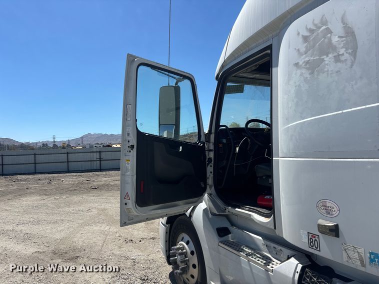 image for item YA3747 2022 Volvo  VNL semi truck