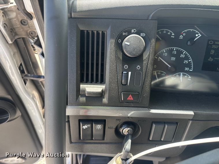 image for item YA3747 2022 Volvo  VNL semi truck