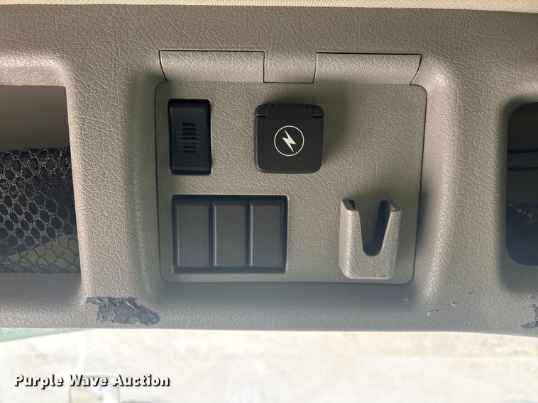 image for item YA3747 2022 Volvo  VNL semi truck