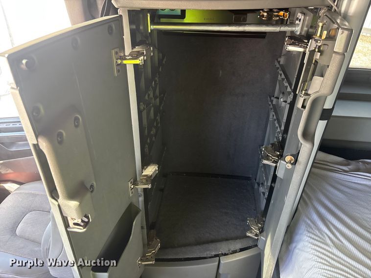 image for item YA3747 2022 Volvo  VNL semi truck