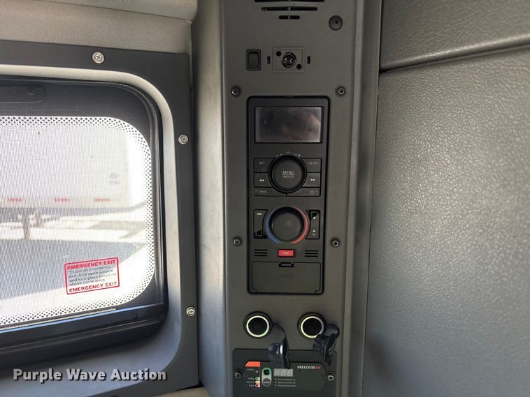 image for item YA3747 2022 Volvo  VNL semi truck