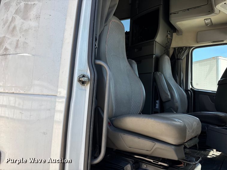 image for item YA3747 2022 Volvo  VNL semi truck