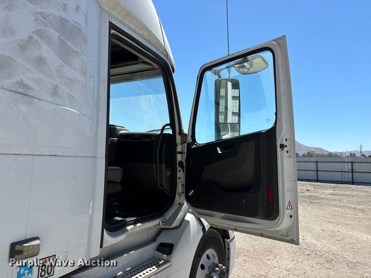 image for item YA3747 2022 Volvo  VNL semi truck