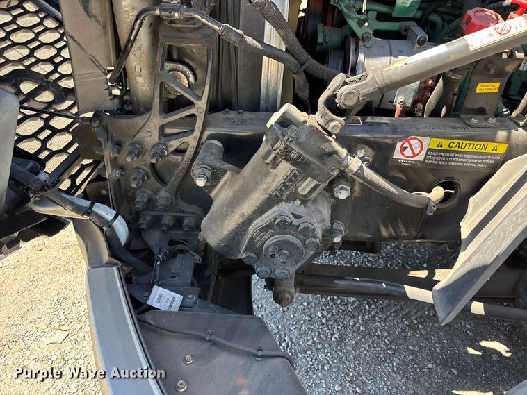 image for item YA3747 2022 Volvo  VNL semi truck