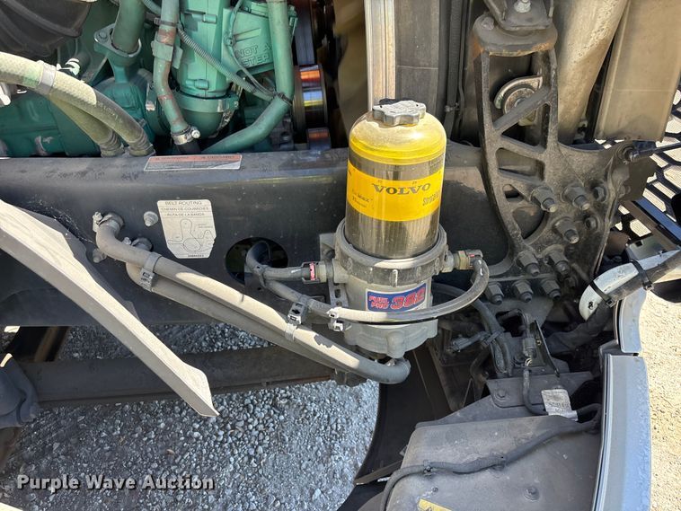 image for item YA3747 2022 Volvo  VNL semi truck