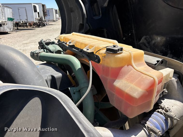 image for item YA3747 2022 Volvo  VNL semi truck