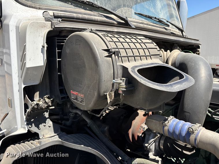 image for item YA3747 2022 Volvo  VNL semi truck