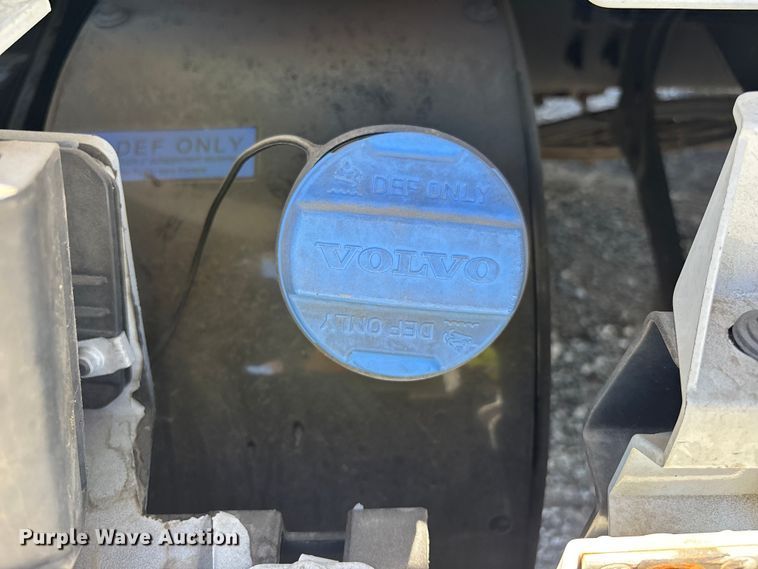 image for item YA3747 2022 Volvo  VNL semi truck