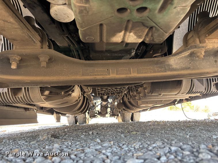 image for item YA3747 2022 Volvo  VNL semi truck