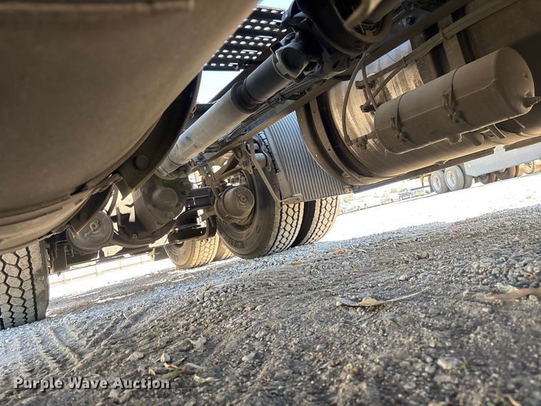 image for item YA3747 2022 Volvo  VNL semi truck