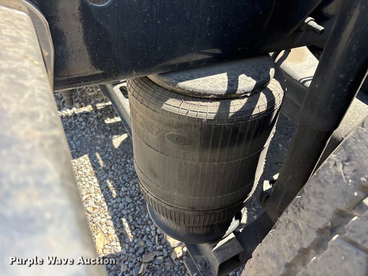 image for item YA3747 2022 Volvo  VNL semi truck