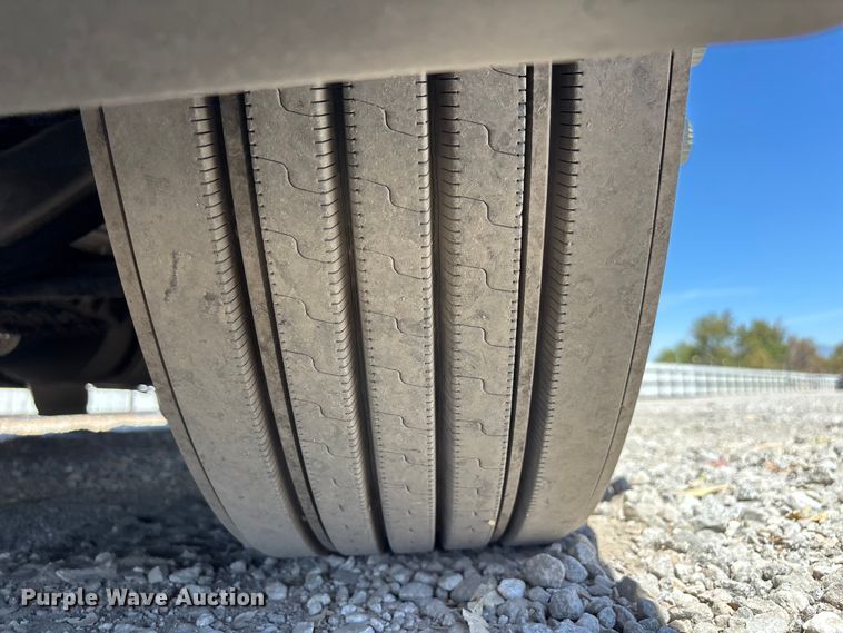 image for item YA3747 2022 Volvo  VNL semi truck