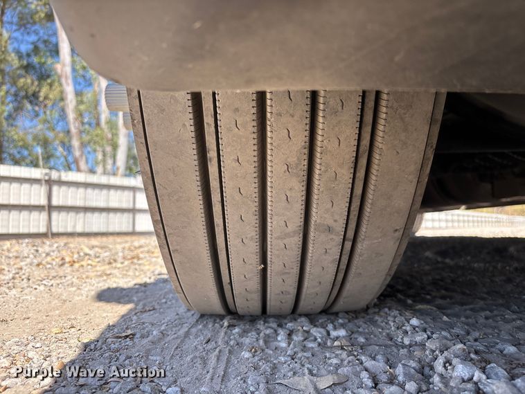 image for item YA3747 2022 Volvo  VNL semi truck