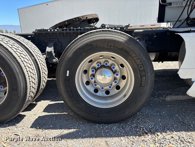 image for item YA3747 2022 Volvo  VNL semi truck