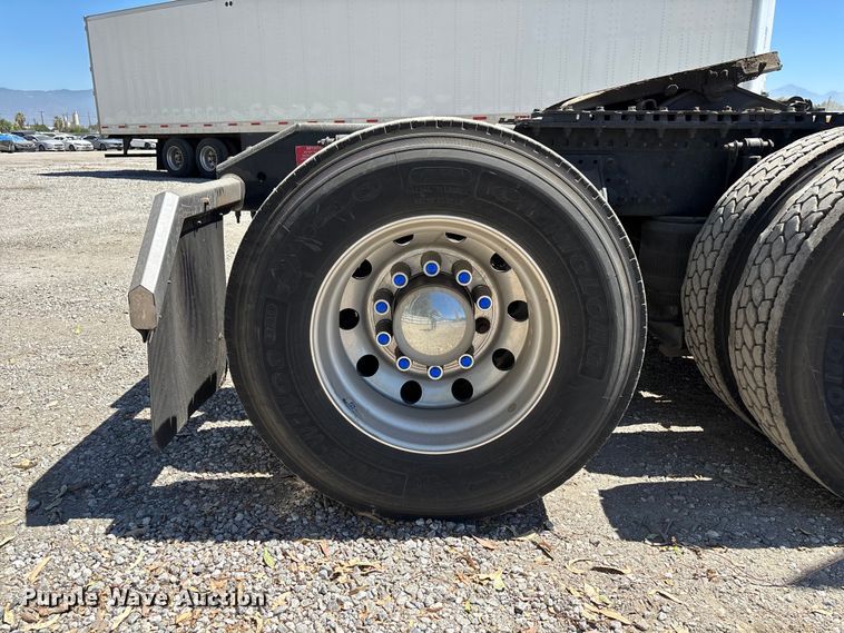 image for item YA3747 2022 Volvo  VNL semi truck