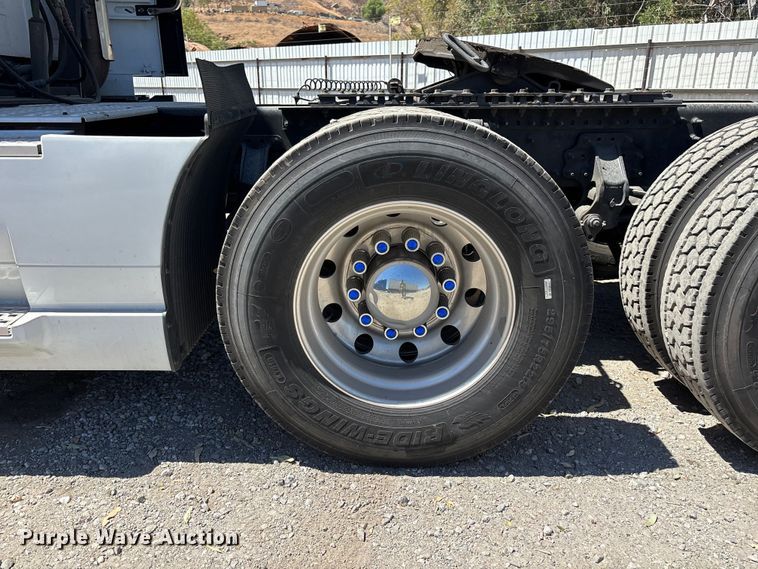 image for item YA3747 2022 Volvo  VNL semi truck