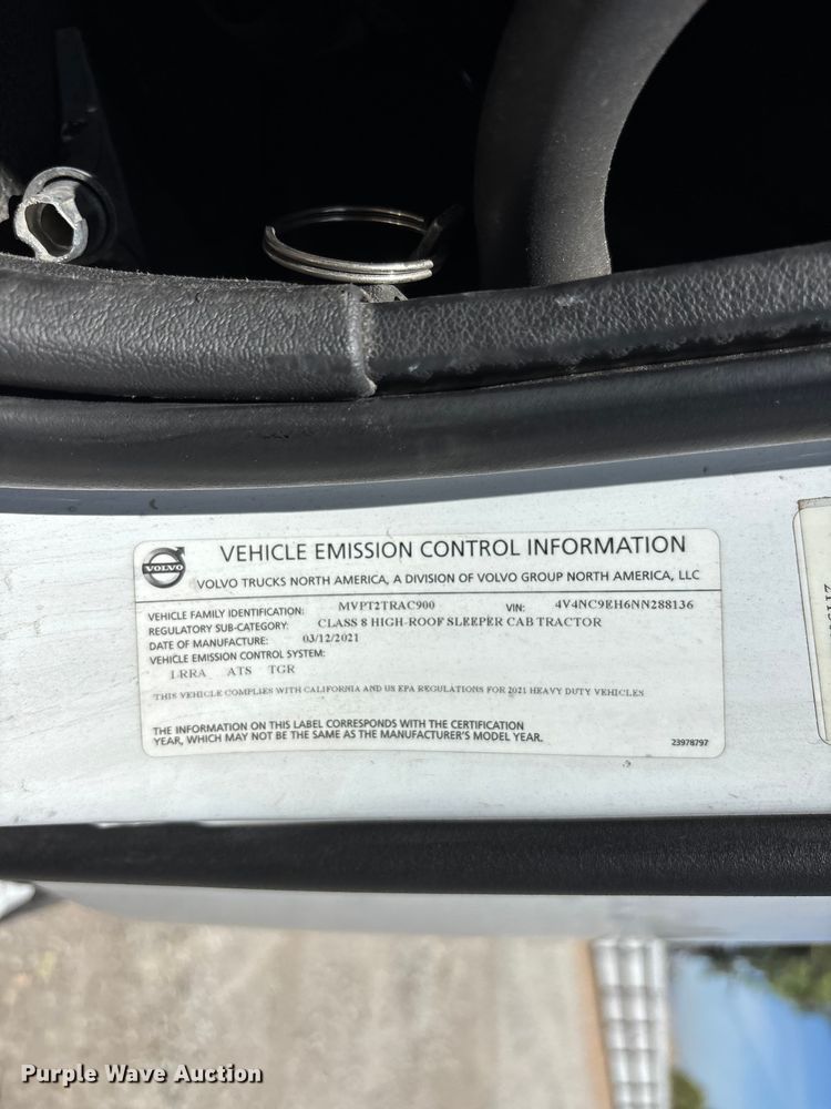 image for item YA3747 2022 Volvo  VNL semi truck