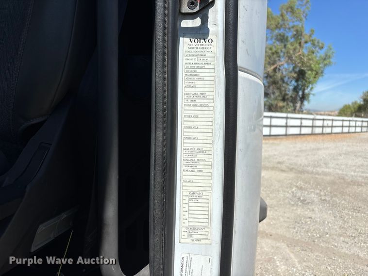 image for item YA3747 2022 Volvo  VNL semi truck