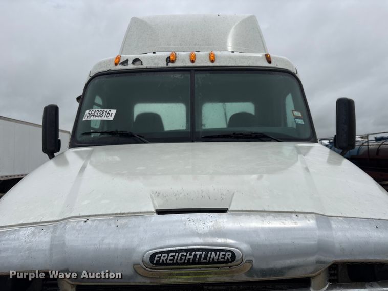 image for item YA3789 2015 Freightliner Cascadia semi truck