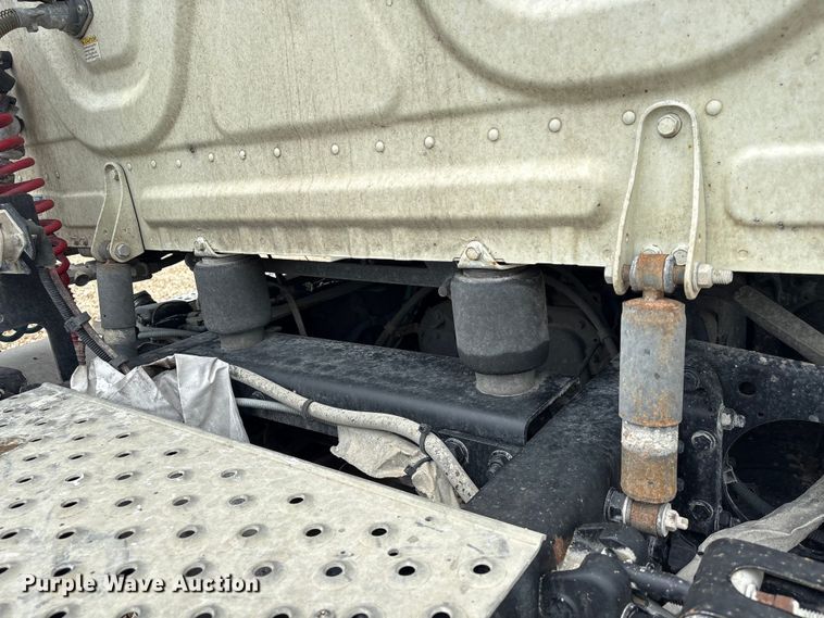 image for item YA3789 2015 Freightliner Cascadia semi truck