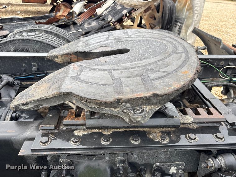 image for item YA3789 2015 Freightliner Cascadia semi truck