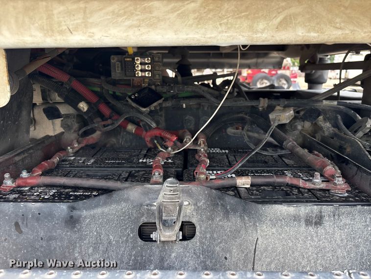 image for item YA3789 2015 Freightliner Cascadia semi truck