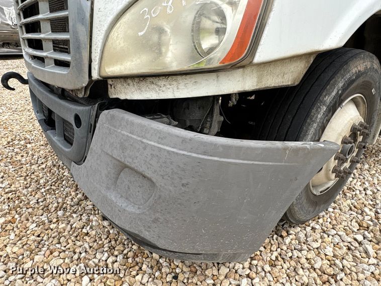 image for item YA3789 2015 Freightliner Cascadia semi truck