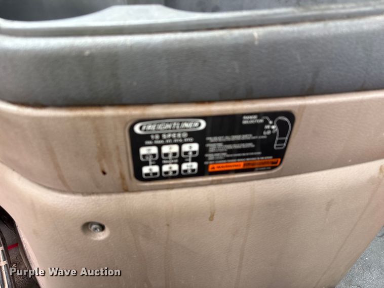image for item YA3789 2015 Freightliner Cascadia semi truck