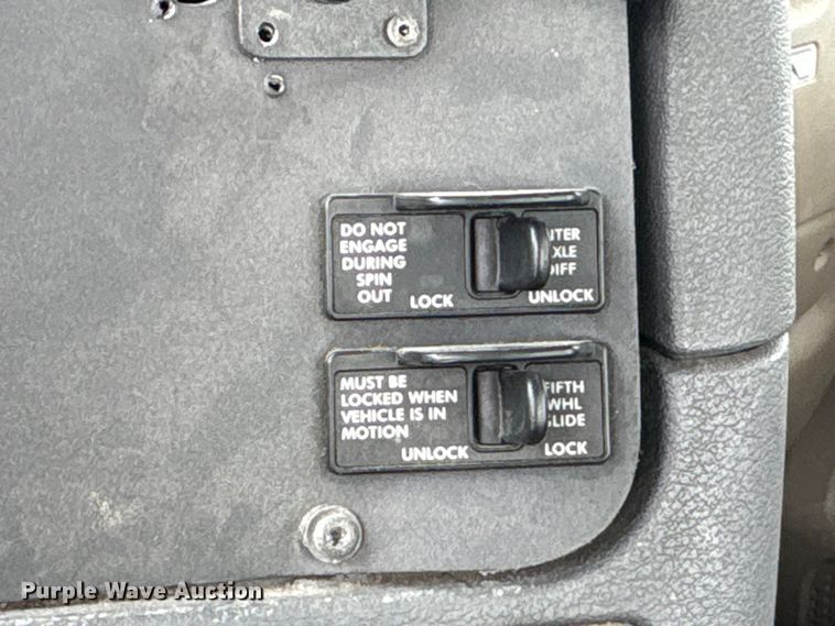 image for item YA3789 2015 Freightliner Cascadia semi truck