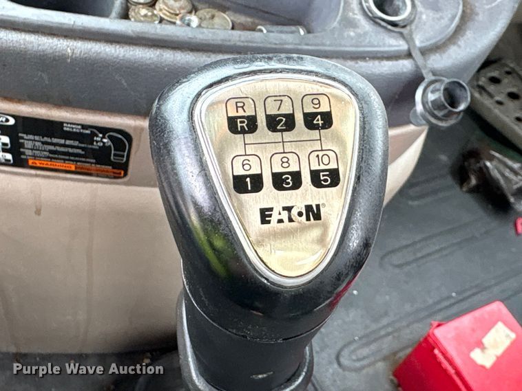 image for item YA3789 2015 Freightliner Cascadia semi truck