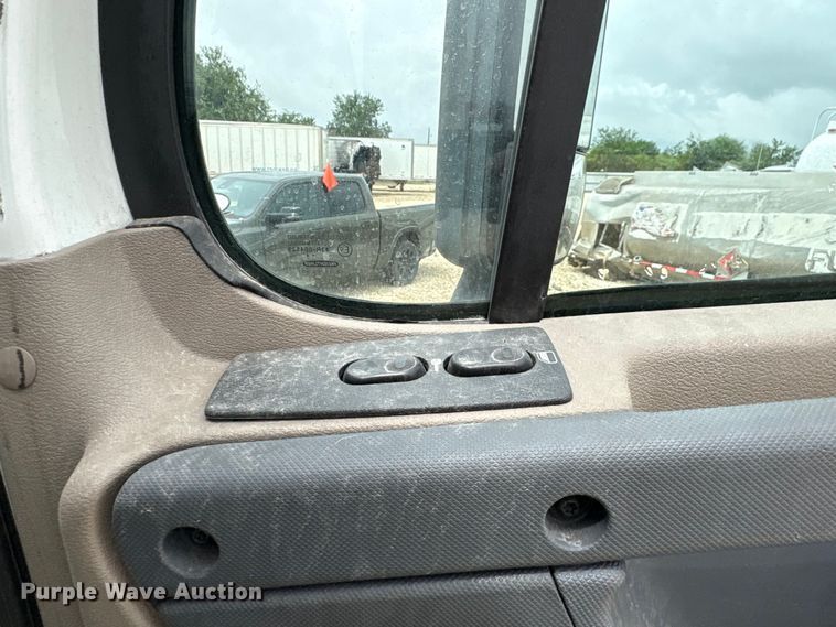 image for item YA3789 2015 Freightliner Cascadia semi truck
