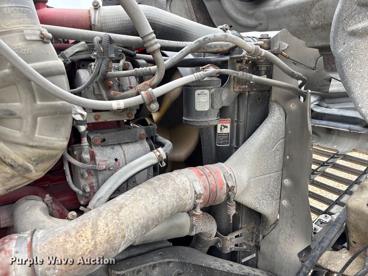 image for item YA3789 2015 Freightliner Cascadia semi truck