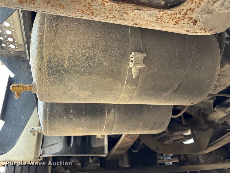 image for item YA3789 2015 Freightliner Cascadia semi truck