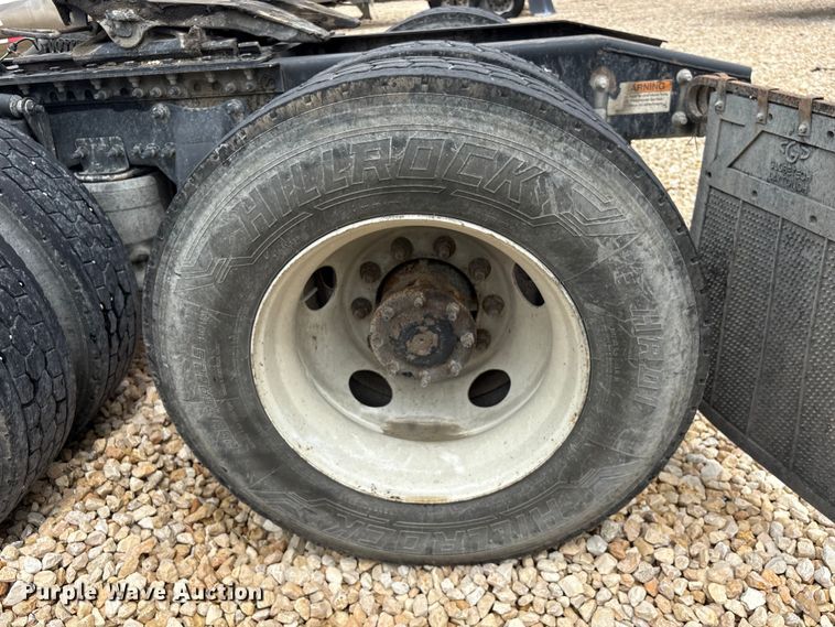 image for item YA3789 2015 Freightliner Cascadia semi truck