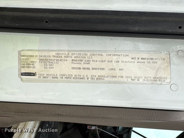 image for item YA3789 2015 Freightliner Cascadia semi truck