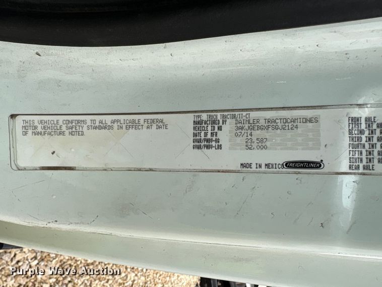 image for item YA3789 2015 Freightliner Cascadia semi truck