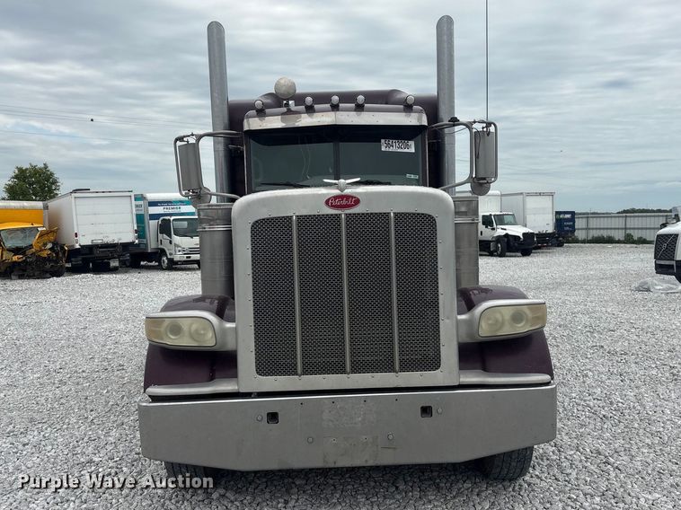 image for item YA3807 2008 Peterbilt 389 semi truck