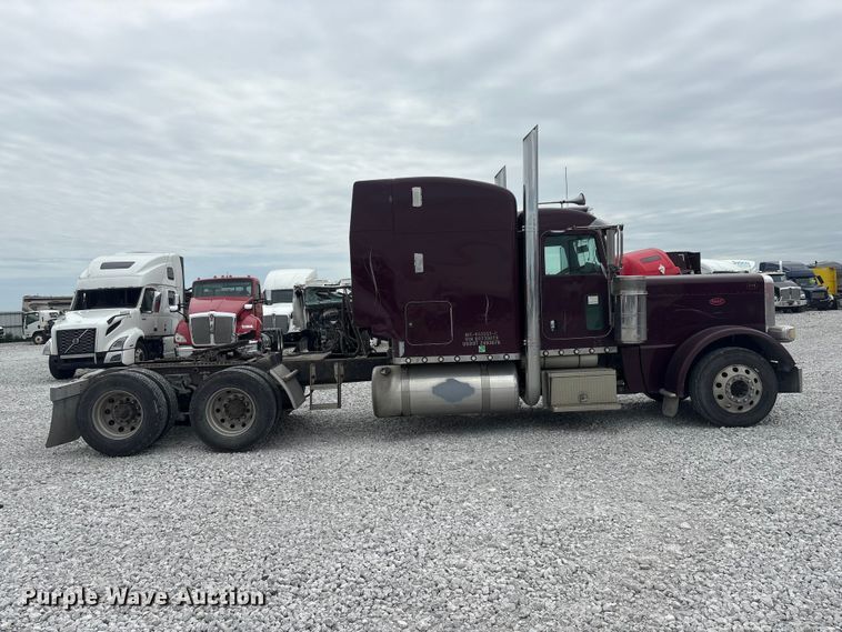 image for item YA3807 2008 Peterbilt 389 semi truck