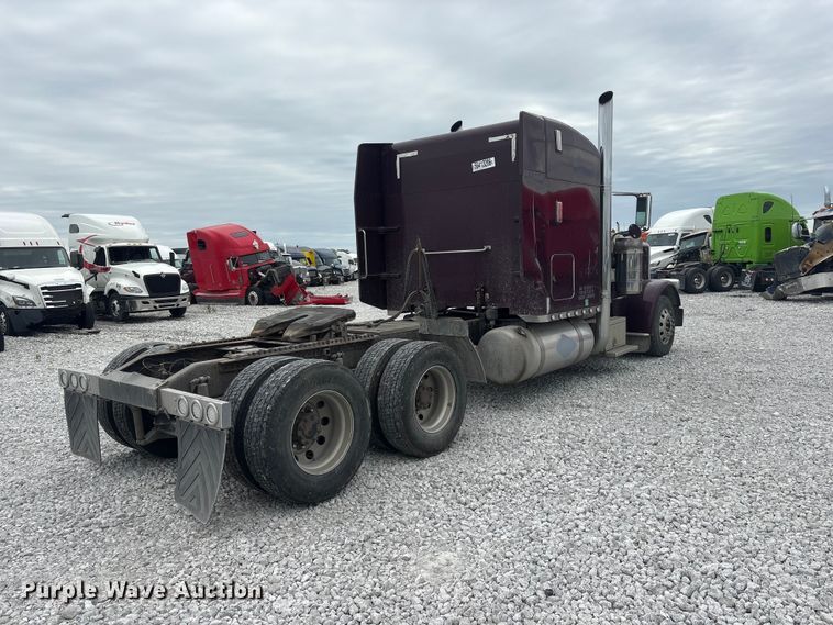 image for item YA3807 2008 Peterbilt 389 semi truck