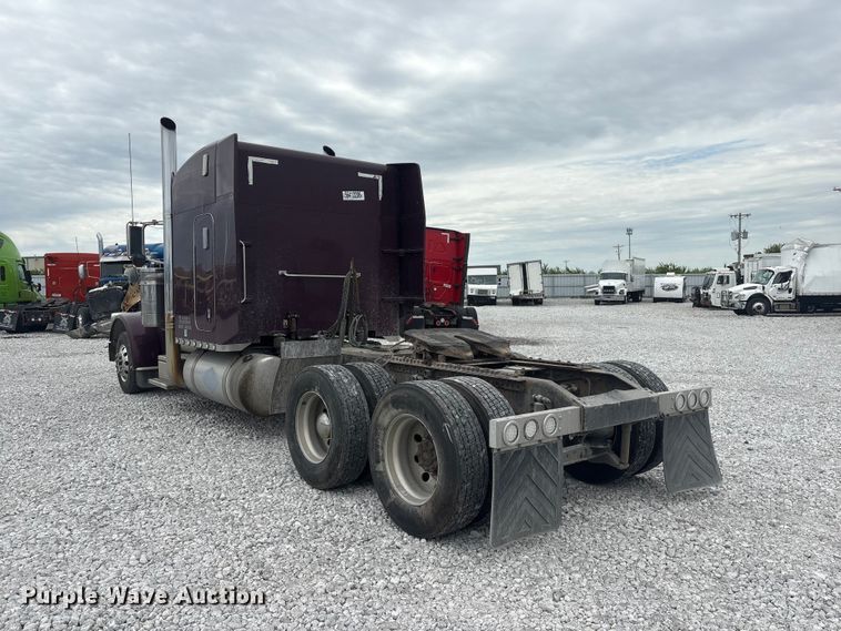 image for item YA3807 2008 Peterbilt 389 semi truck