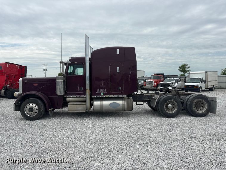 image for item YA3807 2008 Peterbilt 389 semi truck