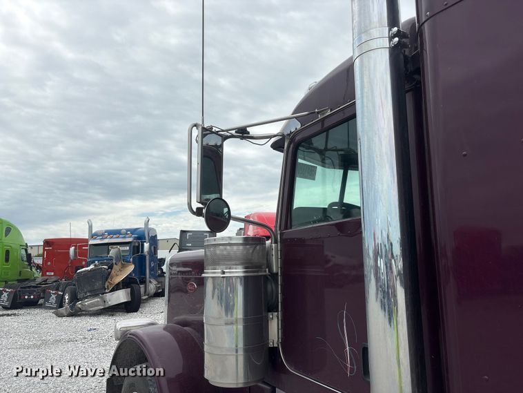 image for item YA3807 2008 Peterbilt 389 semi truck