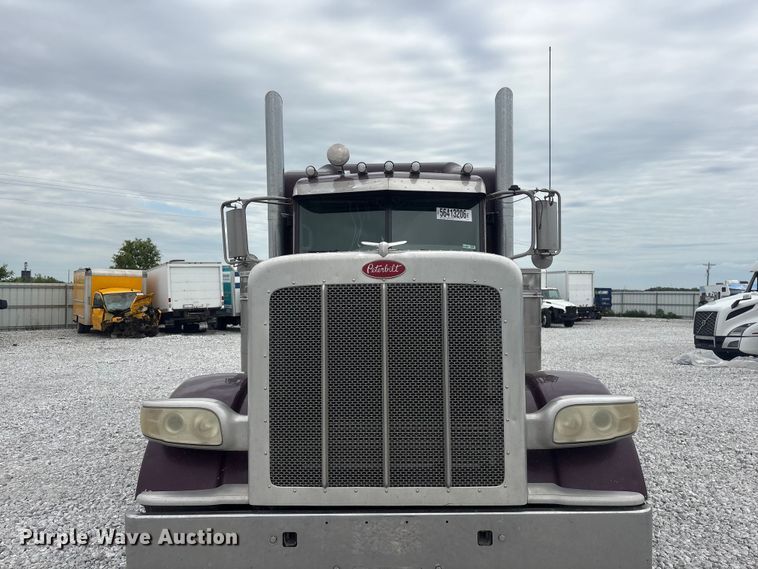 image for item YA3807 2008 Peterbilt 389 semi truck