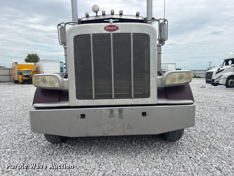 image for item YA3807 2008 Peterbilt 389 semi truck