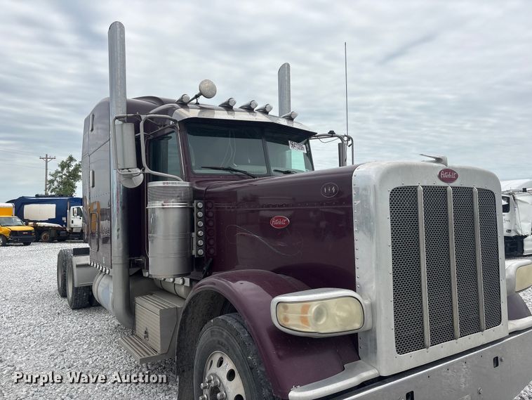 image for item YA3807 2008 Peterbilt 389 semi truck