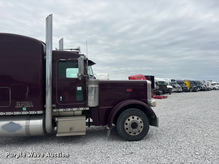 image for item YA3807 2008 Peterbilt 389 semi truck