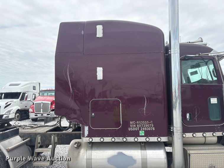 image for item YA3807 2008 Peterbilt 389 semi truck