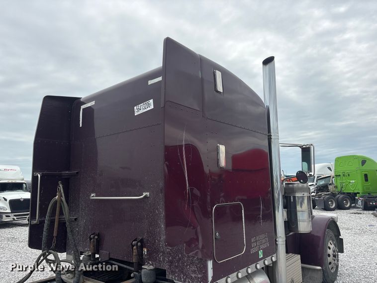 image for item YA3807 2008 Peterbilt 389 semi truck